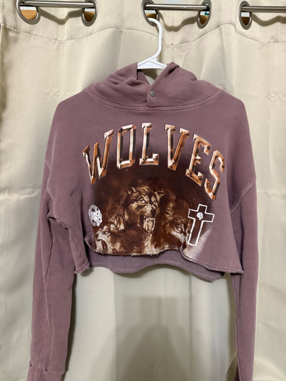 Darc Sport Mauve Cropped Wolves Graphic Hoodie